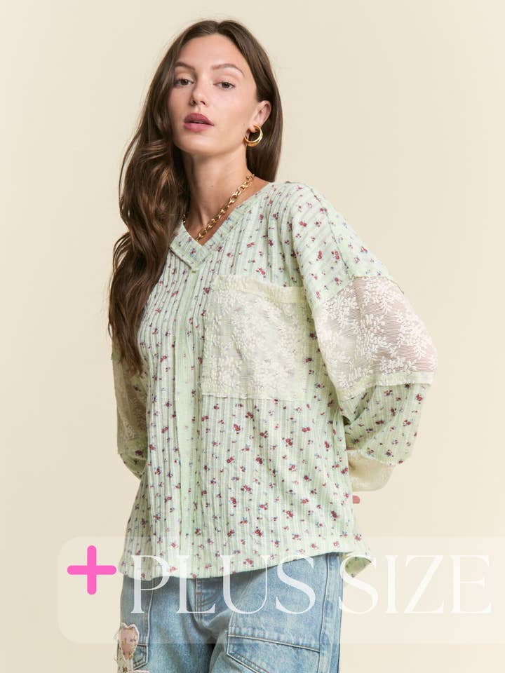 PLUS SIZE ~ Blommönstrad stickad topp med spetsdetaljer för wholesale av J.NNA