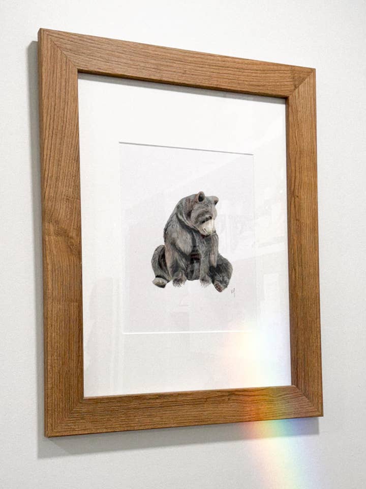 Siddende bjørn for engroshandel hos Artist: Kimberley Slezak