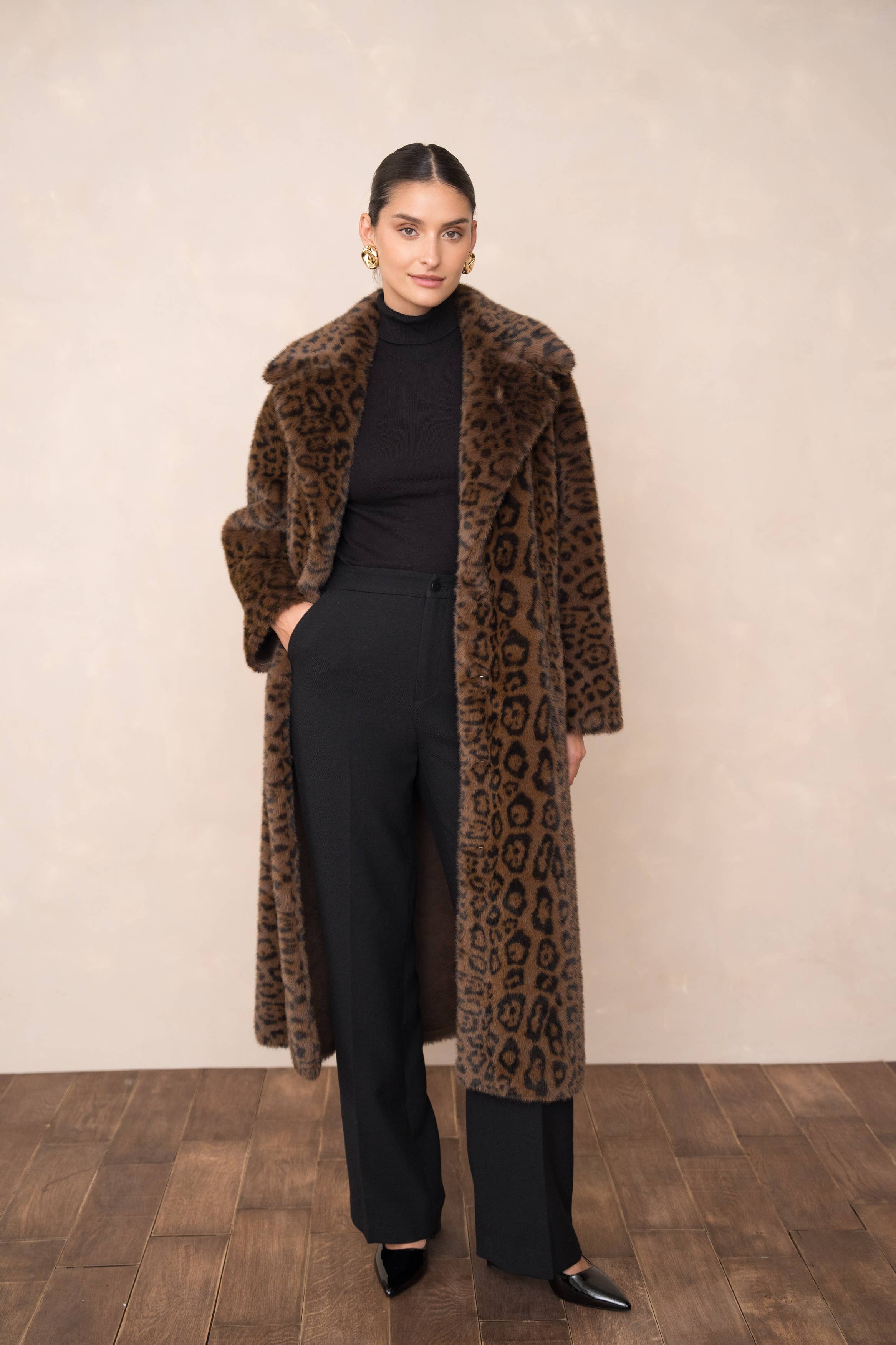Attentif Paris - Wholesale Fur/Faux Fur Coat - Women's - Long synthetic fur coat with lapel collar15