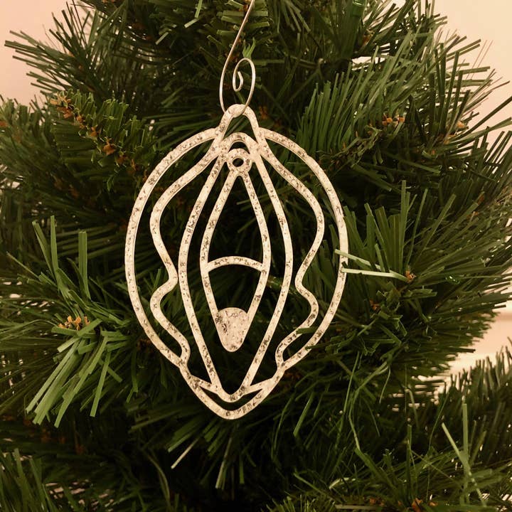 Feminist Goods Co. - Vente Objets de décoration - Vulve Ornement pailleté, féministe1