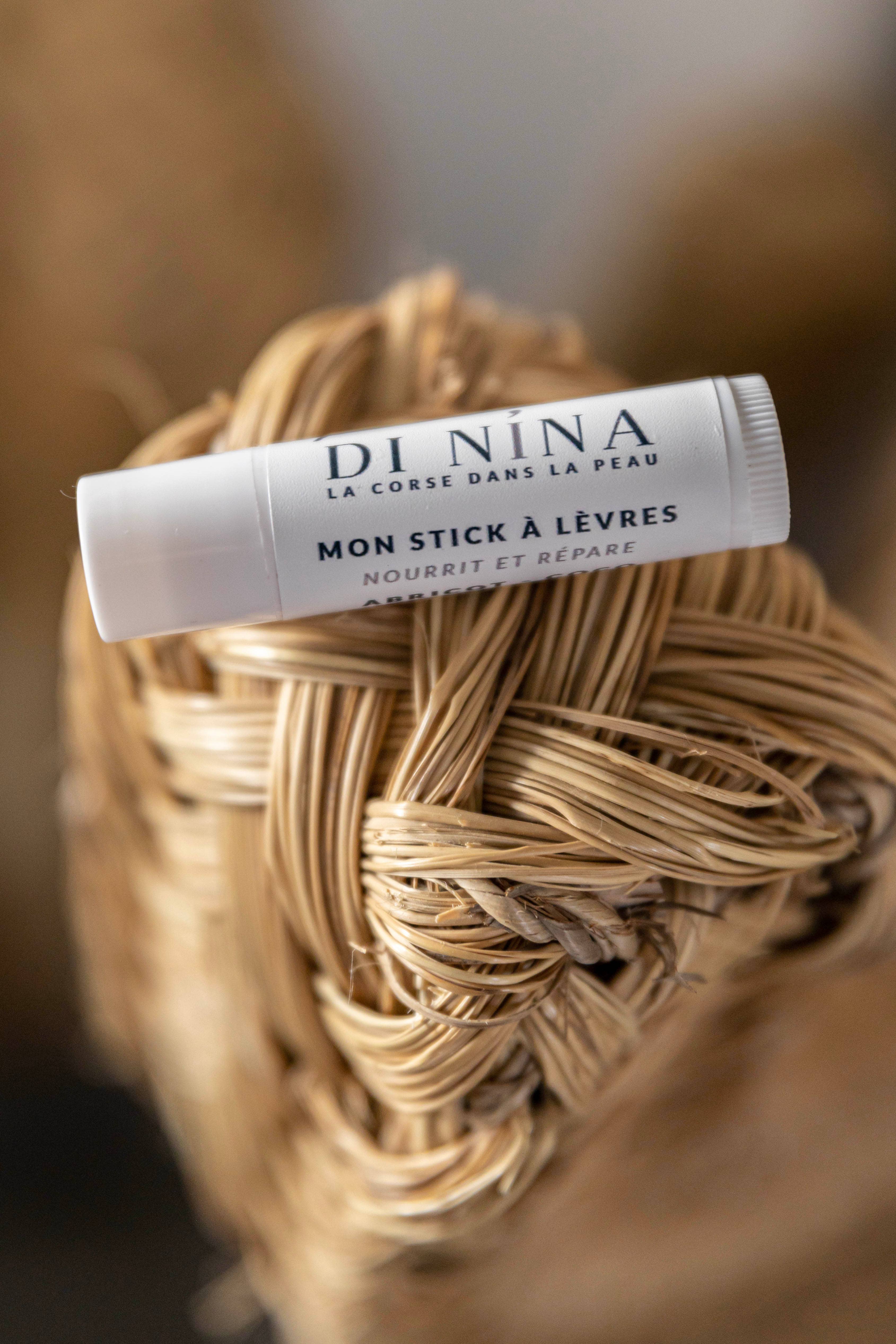 Di Nina - Wholesale Lip Balm - Natural iridescent coral effect lip stick1