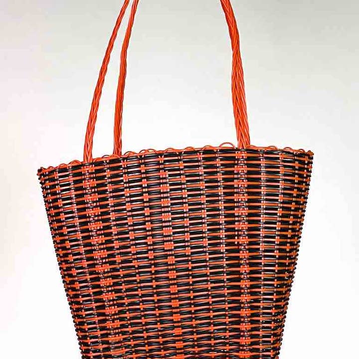 Petit sac à main haute capacité en plastique recyclé tissé profond - El Salvador pour la vente par The Niger Bend