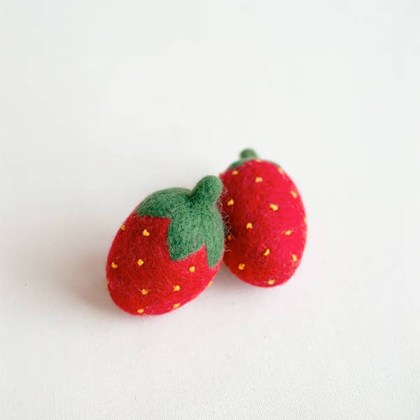 KITTY STRAWBERRIES Wool Cat Toy Set for wholesale by MODERNBEAST