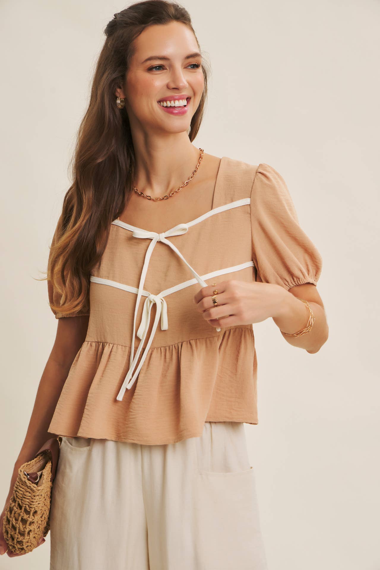 in february - Vente Chemisier – femme - BLOUSE BABYDOLL CHARMANTE AVEC NŒUDS CONTRASTÉS3