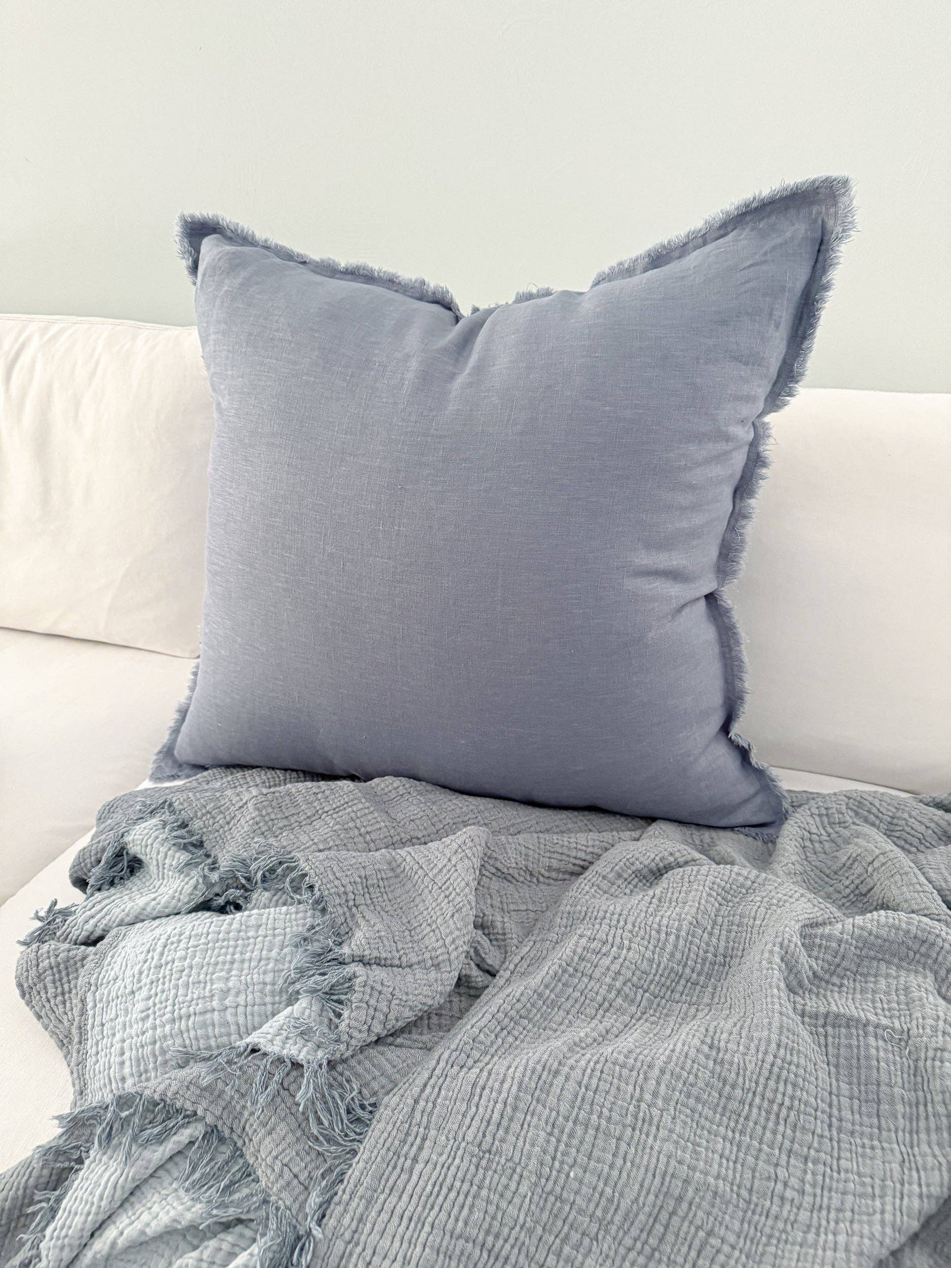 Anaya Home - Vendita all'ingrosso Cuscini decorativi - Cuscini in Lino Blu Chambray con Frange Blu6