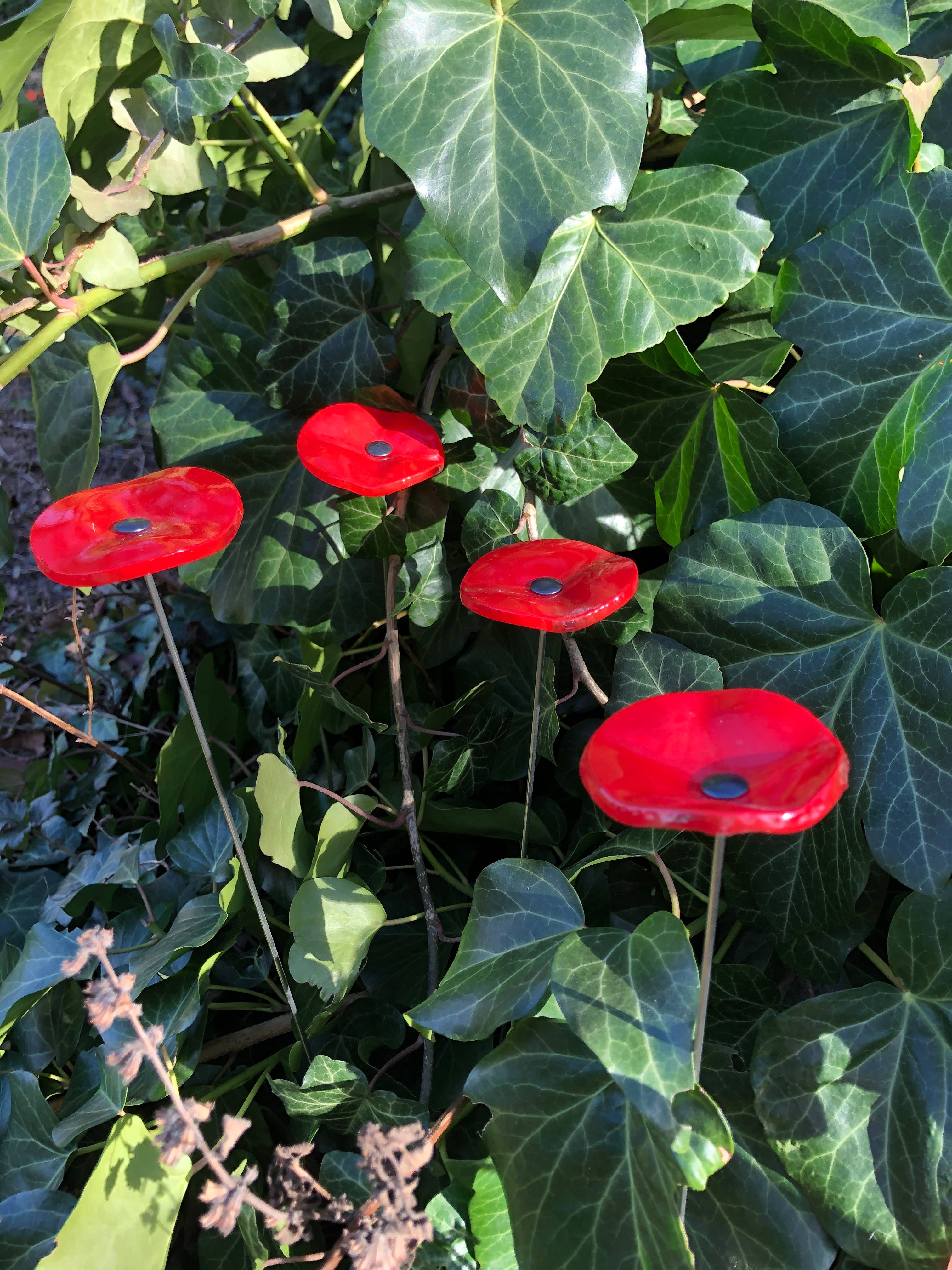 CARNEOL GLASS - Wholesale Garden/Lawn Stake - Small Glass Flower For Outside In Red24