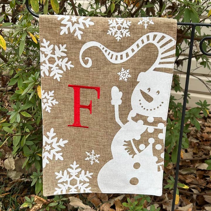 Kerst Winter Sneeuwpop Monogram Jute Dubbelzijdige Tuinvlag 12,5x18" voor wholesale door JEC Home Goods Inc