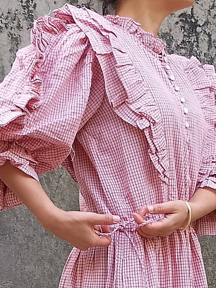 Crimson handvävd röd gingham bomull maxi - volang sommarklänning för wholesale av Cotton Conscious