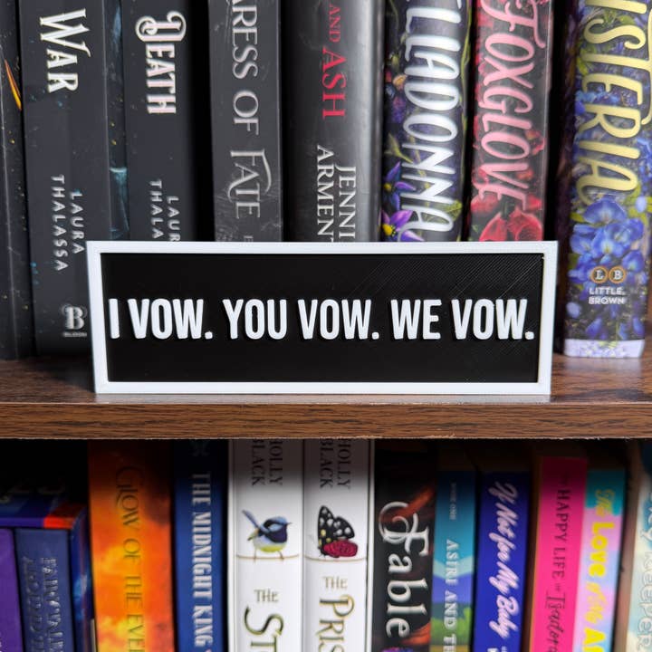 Ich gelobe, du gelobst, wir geloben Schild | Bücherregal-Dekoration für den Großhandel von The Crafted Nook