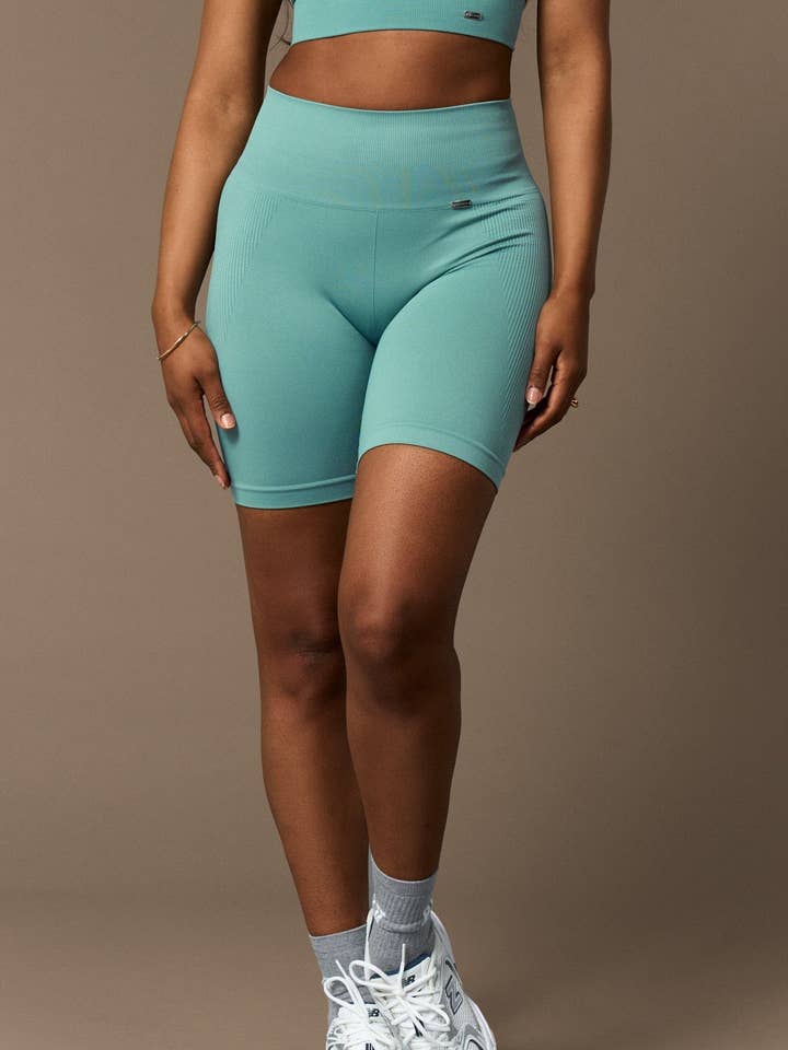 Bliss Biker bleu fumé taille haute avec effet push-up pour la vente par Believe Athletics