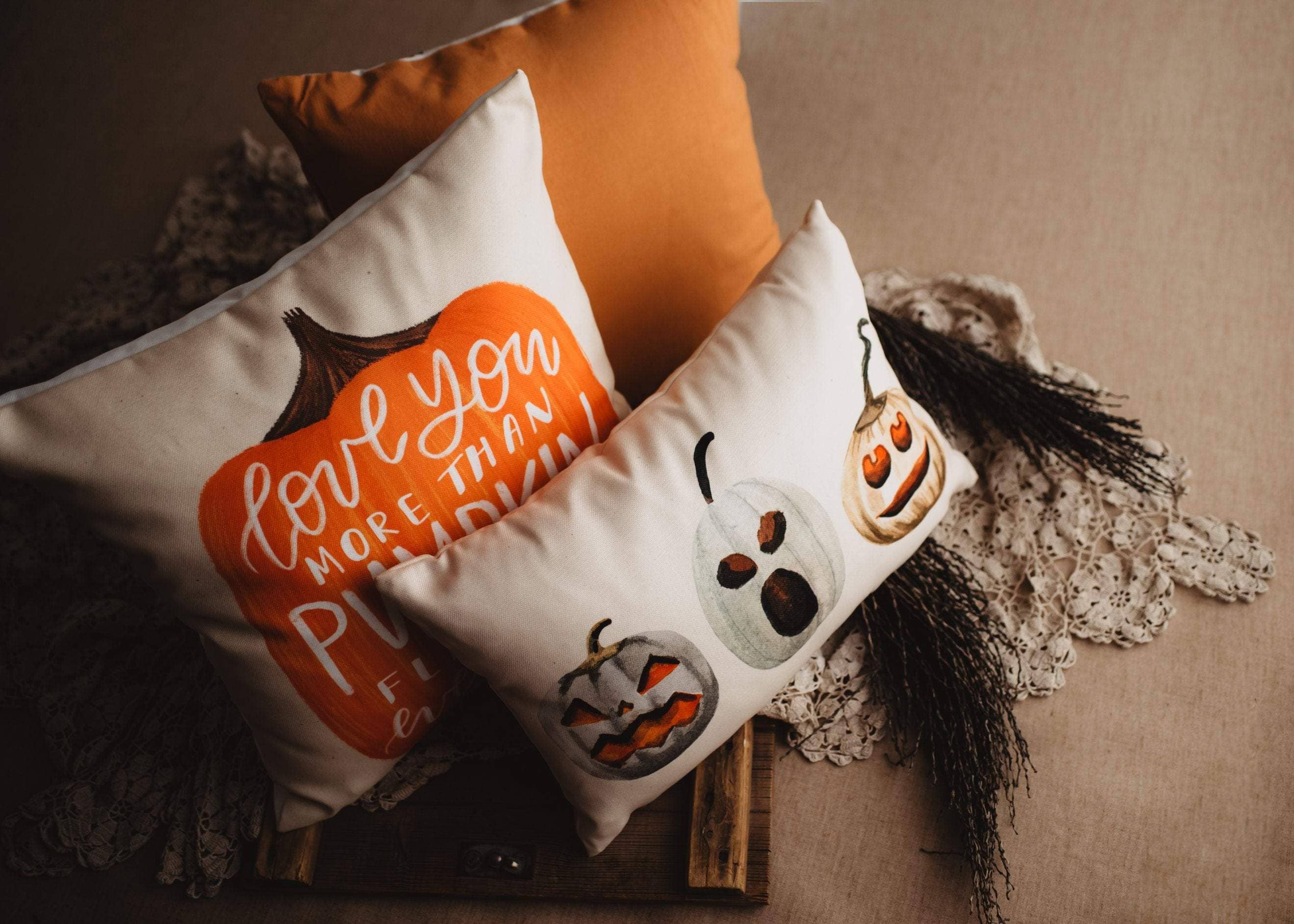 UniikPillows - Vente Housse de coussin - Housse d'oreiller lombaire Primitive Jack o Lantern | Décoration d'Halloween 18x12 | Décor d'automne | Décoration de chambre | Oreillers décoratifs | Cadeau pour elle2