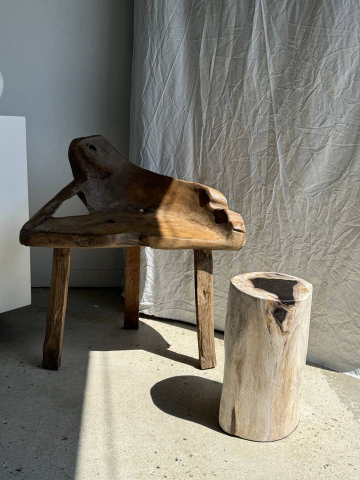 Mesa de apoio em madeira petrificada branca coração preto H41 D21-24 por atacado de Office Objets