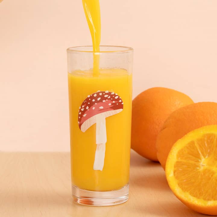 Grand verre à jus Red Cap Mushroom pour la vente par 1canoe2 | One Canoe Two Paper Co.