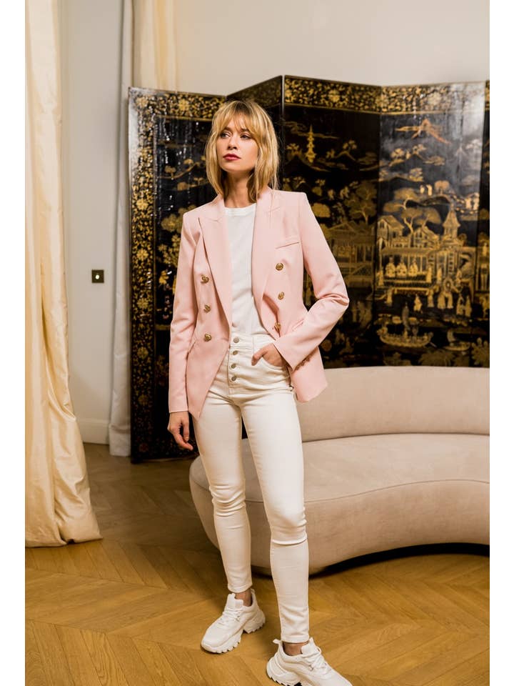 Attentif Paris – Großhandel Blazer – Damen – Attentif Paris zeitloser taillierter Blazer mit doppelreihigem Goldknopfmuster86