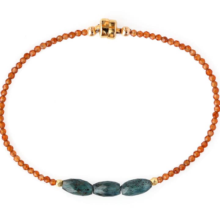 B-3795 BRACELET EN GRENAT HESSONITE, KYANITE pour la vente par Alicia Van Fleteren Jewelry Design