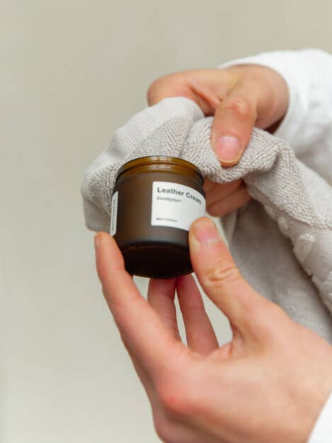 Attirecare - Wholesale Shoe Polish - Leather Cream - 60ml1