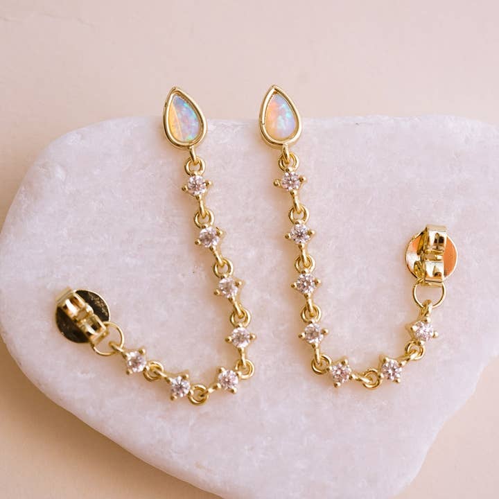Mystic Glow Opal Dinglar för wholesale av Wander + Lust Jewelry