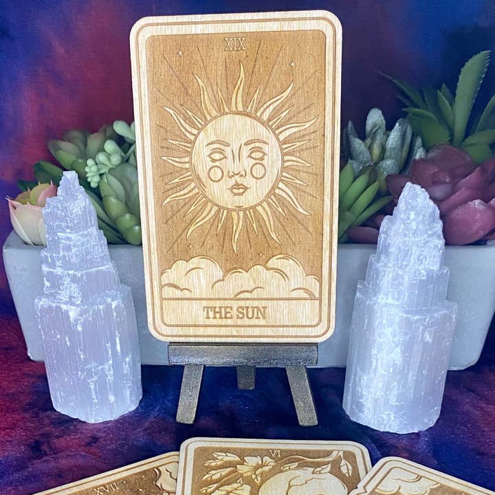 19 | Carte de tarot en bois The Sun | Arcanes majeurs pour la vente par Kraftmir