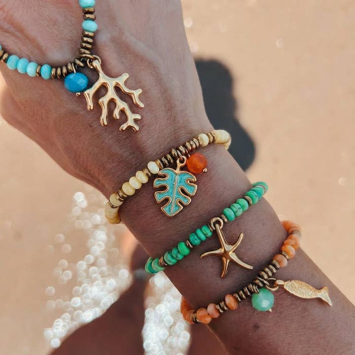 Goupi – Großhandel Armband mit Charms/Anhängern – Innere Schale Bunte Perlenarmbänder mit tropischen Anhängern1