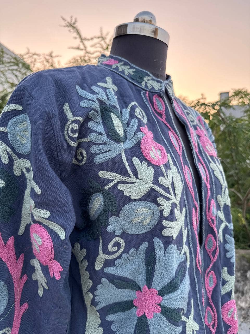 bhavnas boutique - Vente Veste – femme - Belles vestes en coton brodées Suzani à motifs floraux1