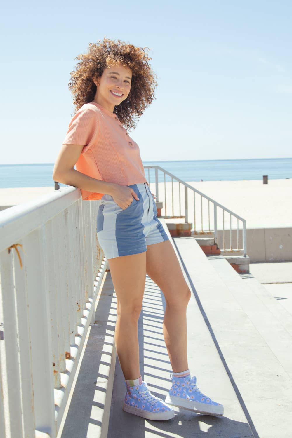 VERY J – Großhandel Shorts – Damen – VP71910-Minishorts in Blockfarben1