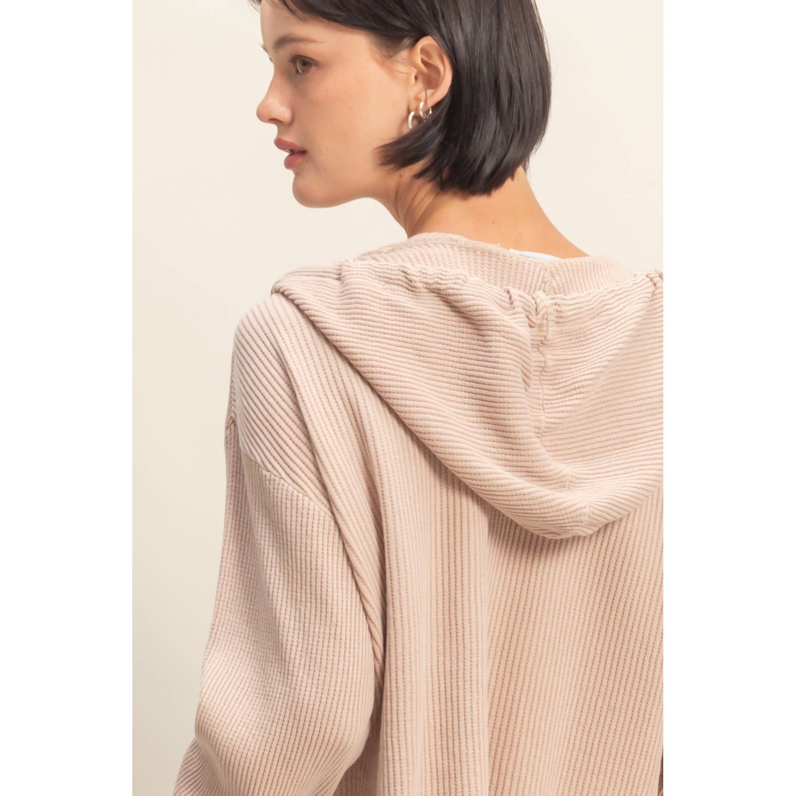 HYFVE – Hoodie – Mulher por atacado – Hoodie de Malha Waffle Cropped com Lavagem Mineral15