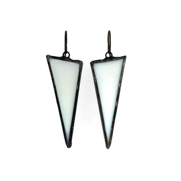 Gebrandschilderde driehoekige oorbellen-Large-White voor wholesale door Citybitz