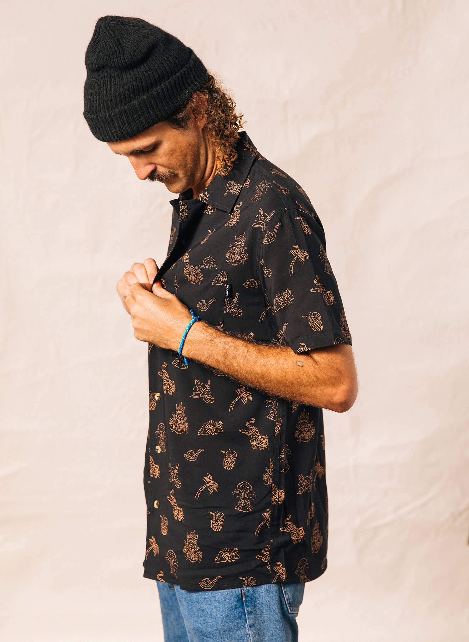 Pyknic – Engroshandel Skjorte med buttondown – unisex – Spicy Noods afslappet skjorte med knapper til mænd og kvinder4