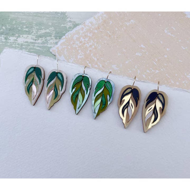 Rosa Pietsch – wholesale Dangle earrings – Calathea Leaf Hook Earrings : Pink & Green2
