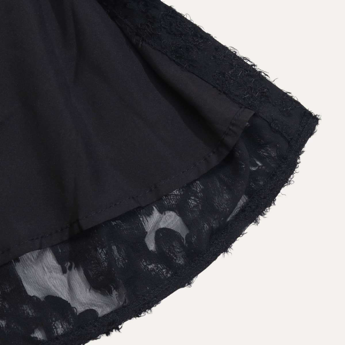 Schwarz Bemerkenswertes gestuftes Minikleid aus Jacquard-Jacquard mit Fransen und Knopfleiste für den Großhandel auf Faire6