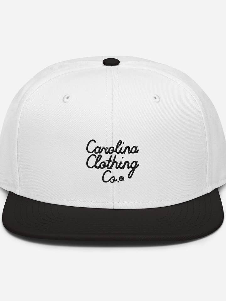 Sombrero Snapback con logotipo negro exclusivo: 5 opciones de color para venta al por mayor de Shop Carolina Clothing Co.