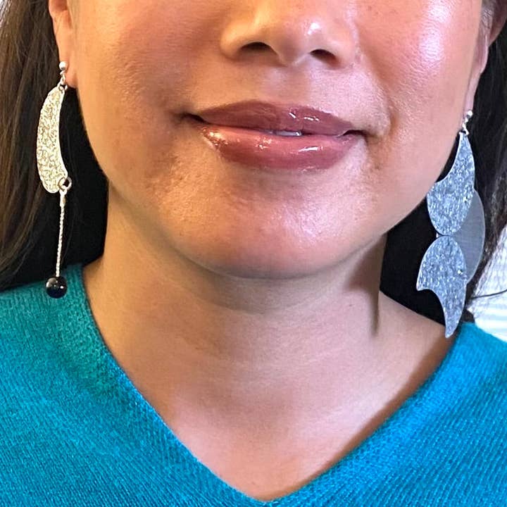 Chick Boss LLC – wholesale Hängande örhängen – BRIGHT MOON - Slående mix-match örhängen med onyx från Lunar Collection