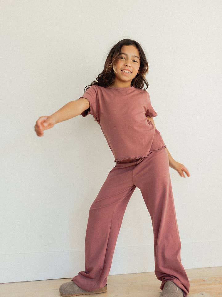 Pantalon à ourlet en laitue pour enfants pour la vente par Jax & Lennon Clothing Co.