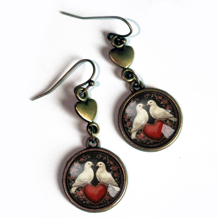 Pendientes de San Valentín con palomas Love Bird y corazón de bronce para venta al por mayor de The Divine Iguana
