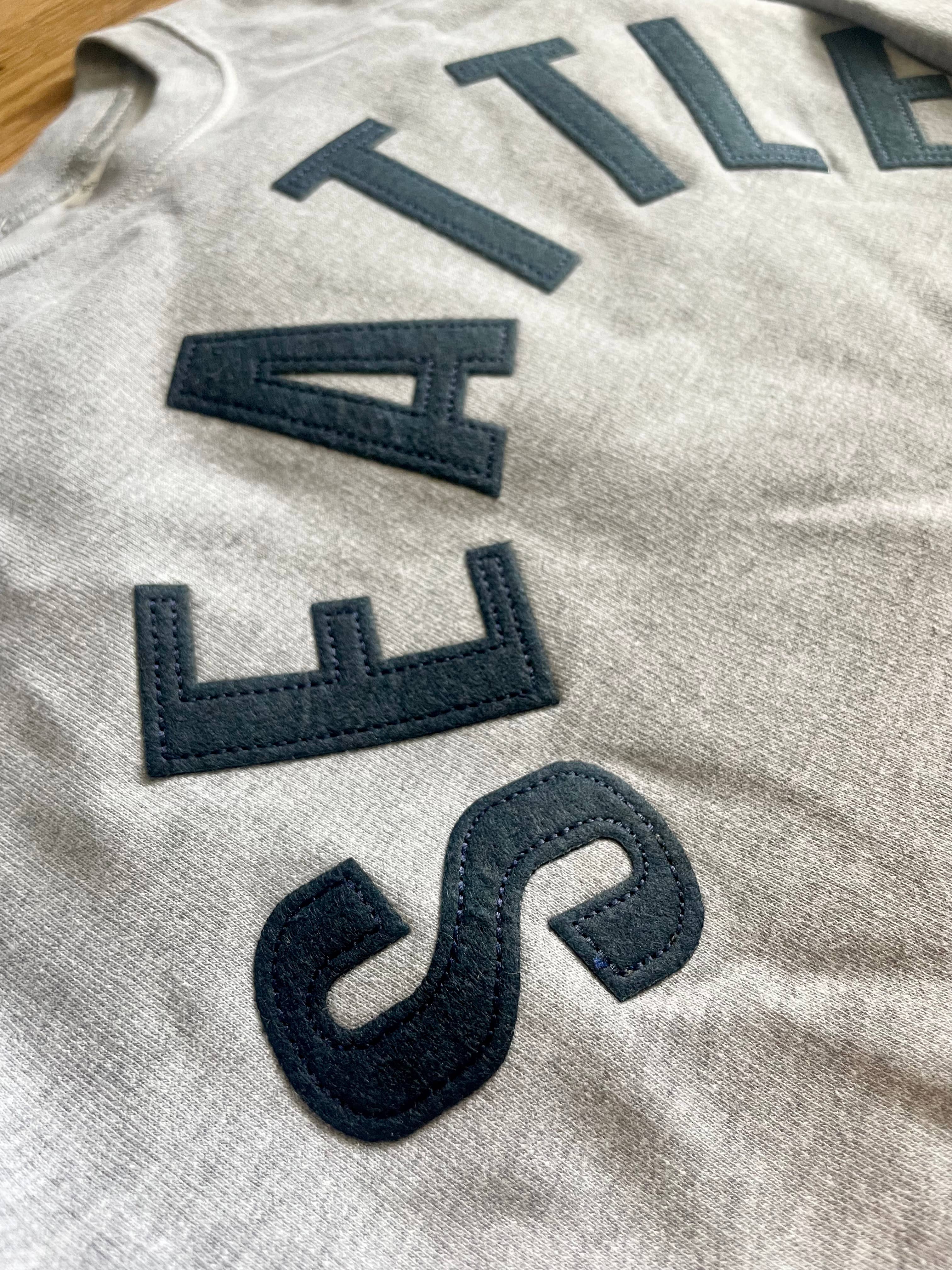 Local Supply Club – Sweatshirt - Unissexo por atacado – The Letterman - Camisola personalizada de feltro com gola redonda2