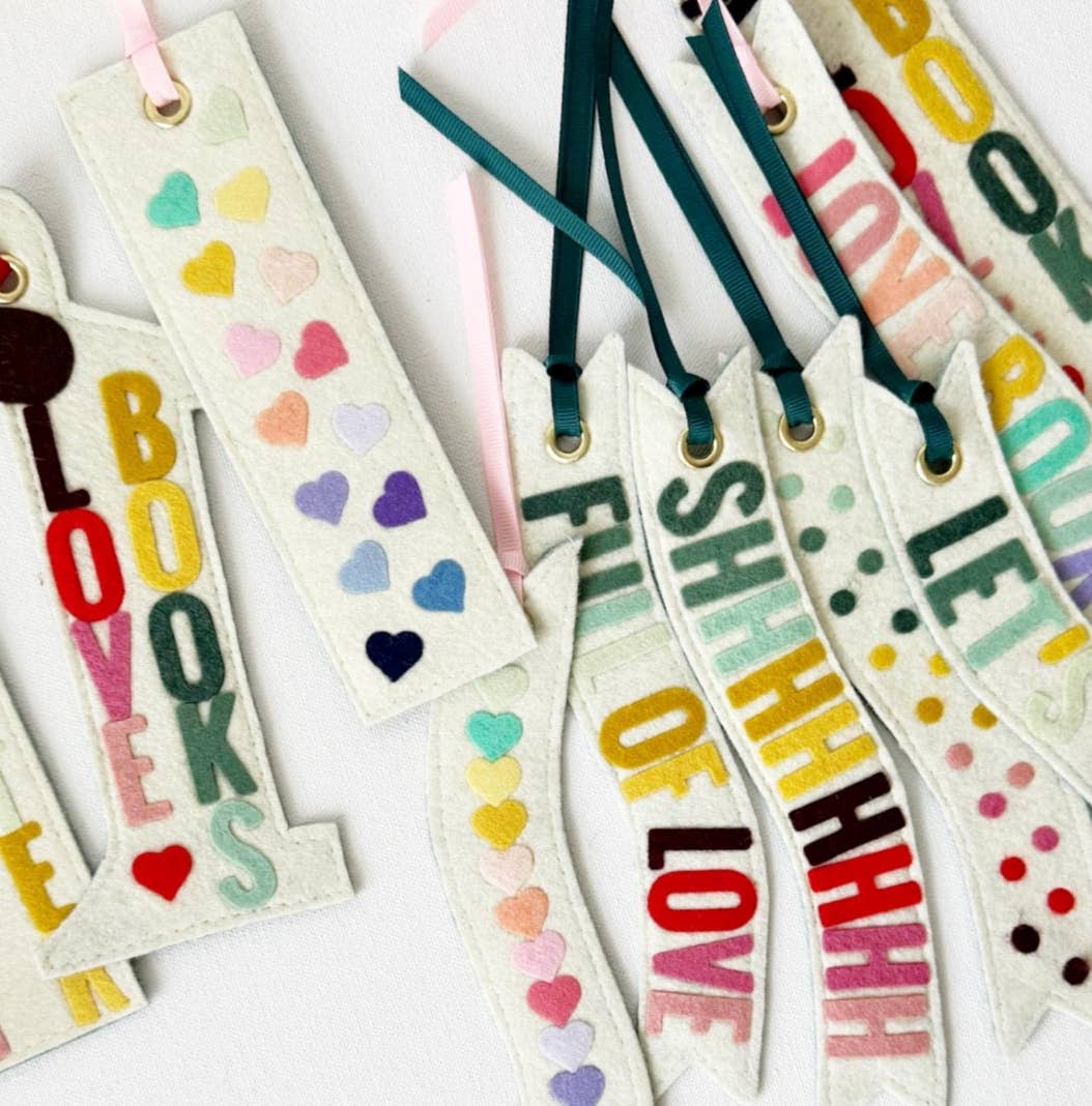 Milo & Mollie – wholesale Bokmärke – Sch… Regnbågsfärgad filt-bokmärke2