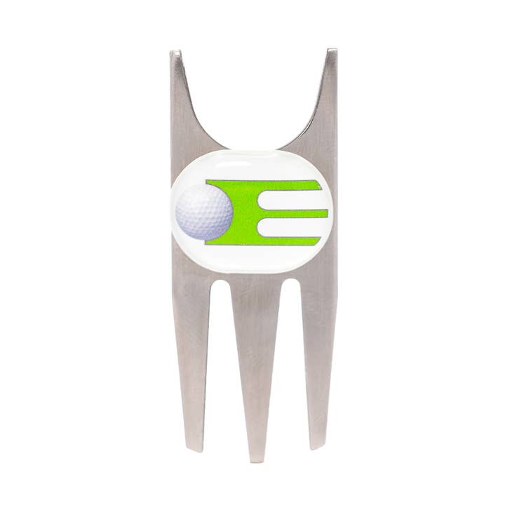 Un outil Maxi Golf Divot et un marqueur de balle pour la vente par Exact Golf Designs LLC