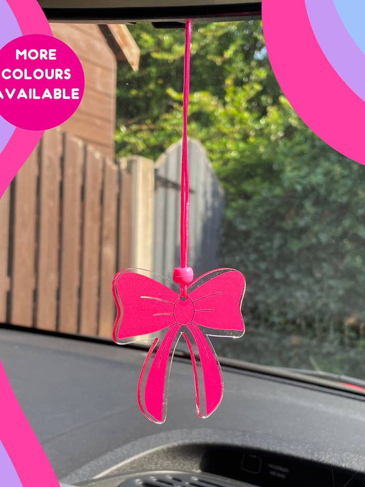 Charme d'accessoire de voiture pour rétroviseur en acrylique transparent pour la vente par Buba Goods