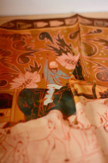 Tirzah Lane Art - Venta al por mayor Bufanda - Mujer - Pañuelo de Seda Occidental de Vaquera Redonda6