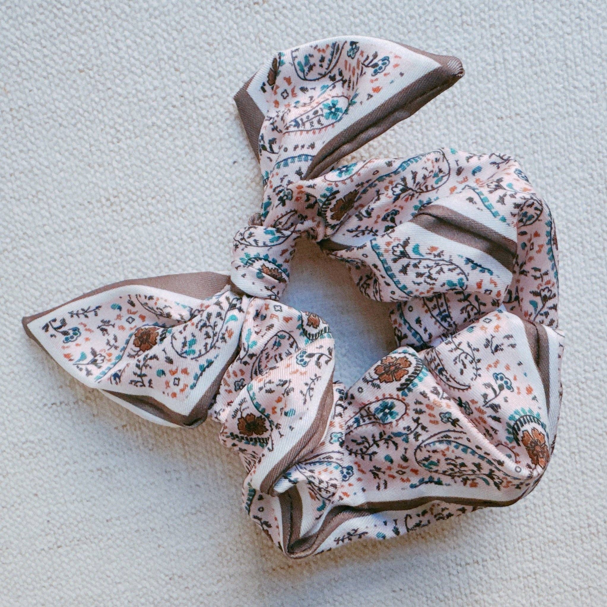 Ellison+Young – wholesale Scrunchie - Dam – Bandana knuten hårsnodd8