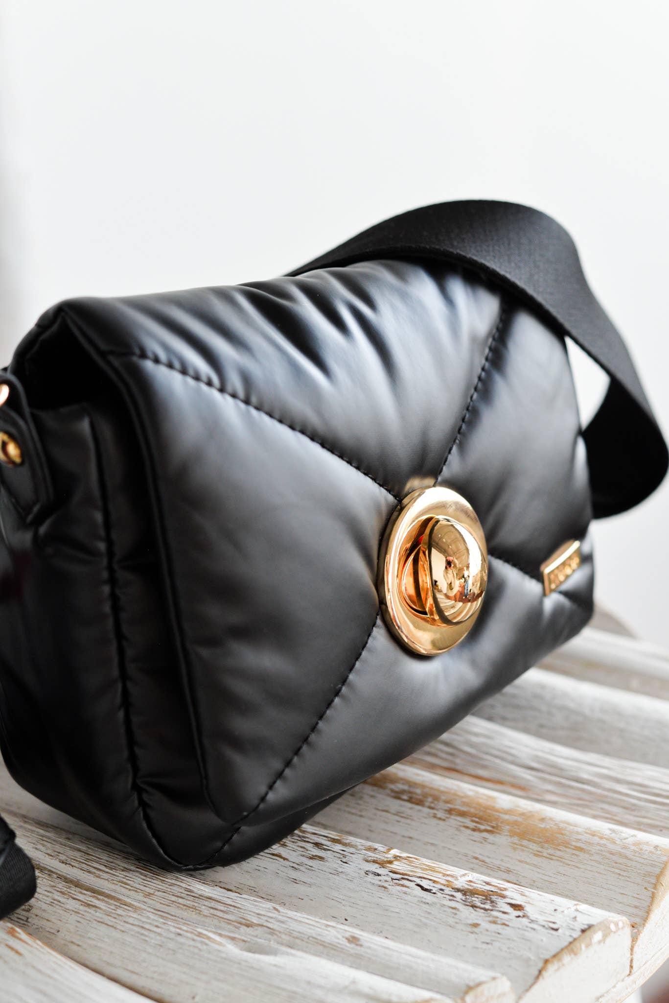 NOCO - Wholesale Crossbody Bag - Women's - PADDED BLACK CLOSURE CROSSBODY BAG1