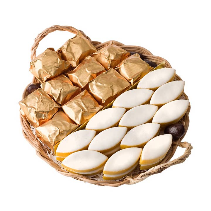 Léonard Parli - Wholesale Chocolate Covered Sweets - Ice Calissons & Chestnuts Tray - 420g - Ø 20cm0
