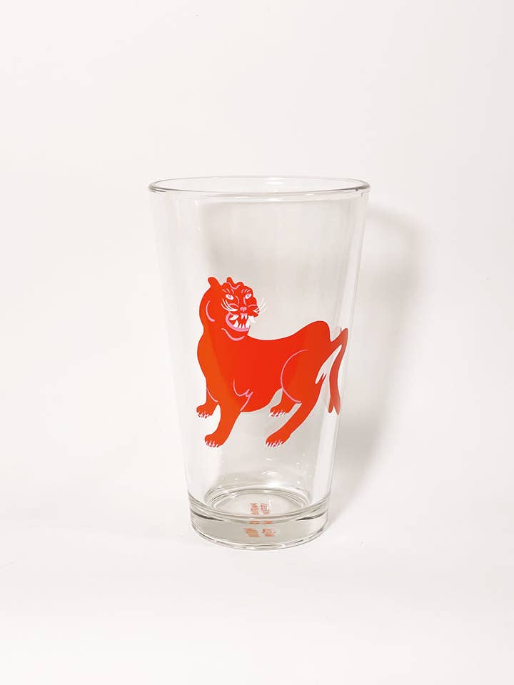 Bicchiere da birra rosso con grande gatto per la vendita all'ingrosso da parte di Kristina Micotti