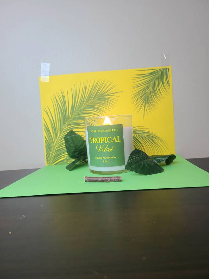 Bougie Parfumée TROPICAL VELVET pour la vente par ANAJ Luxe Candle Co