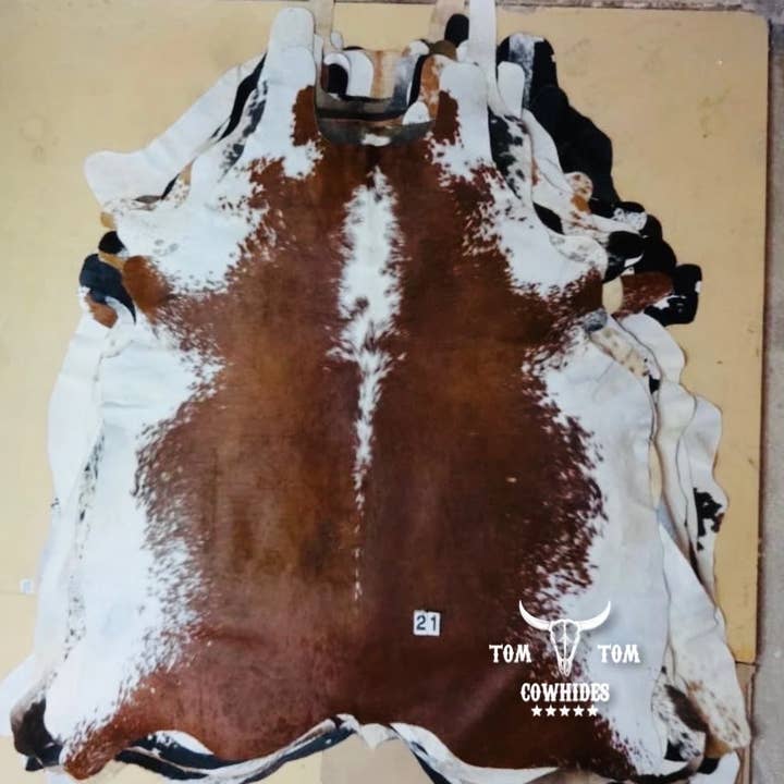 TOM TOM COWHIDES – wholesale Matta – Kombinationsset med kohudsmattor, stor storlek 3 st cirka 1,8x1,8 m1