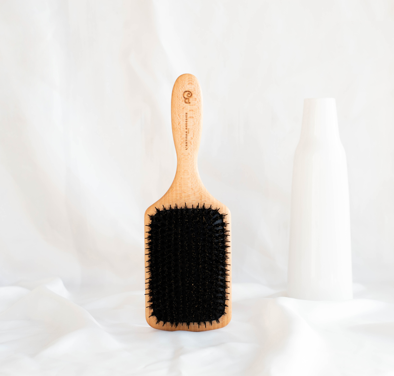 L’Artisan Brossier - Wholesale Hair Brush/Comb - Pneumatic Paddle Brush - Boar Hair and Nylon Dots1