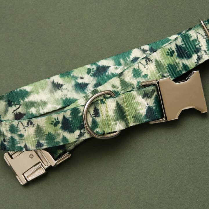 Evergreen Forest hondenhalsband, zilverkleurige metalen gesp voor wholesale door Zaley Designs