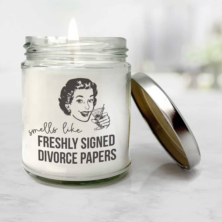 Sjov sarkastisk lys – gave til dig selv, venner eller kolleger - dufter som frisk underskrevne skilsmissepapirer | sojavokslampe for engroshandel hos ZA Handmade Wholesale