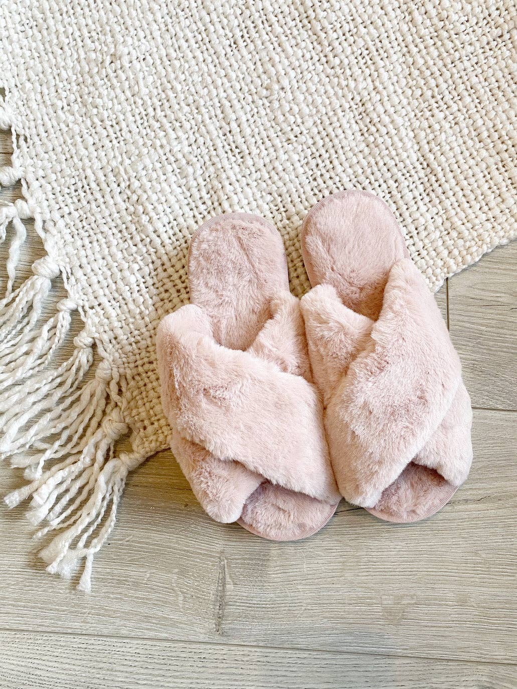 Angels Whisper Accessories - Wholesale Slippers – Women's - [1Pack] Skylar Fluffy Slippers in Pink (2SM & 2ML/pack)1