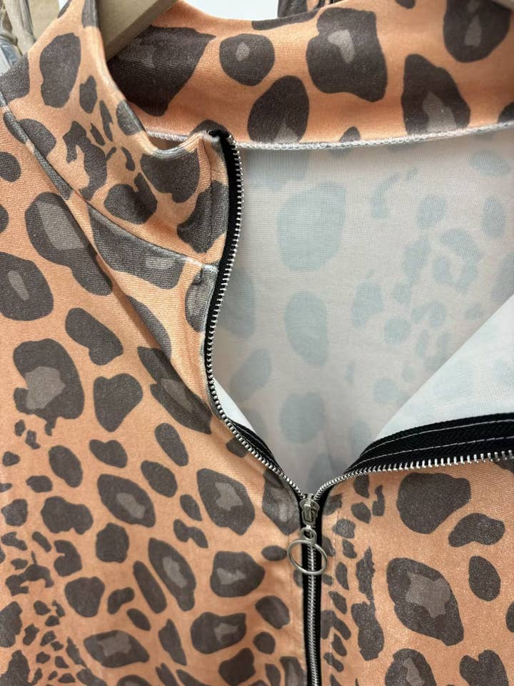 Jiawaknitart - Wholesale Lounge Set - Women's - Relaxed Leopard Print Lounge Set2